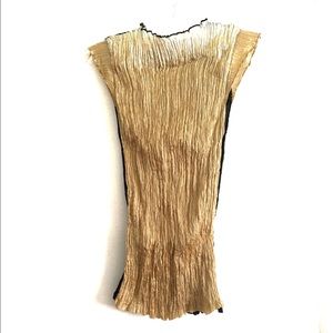 3/$30! Gold and black crinkle top